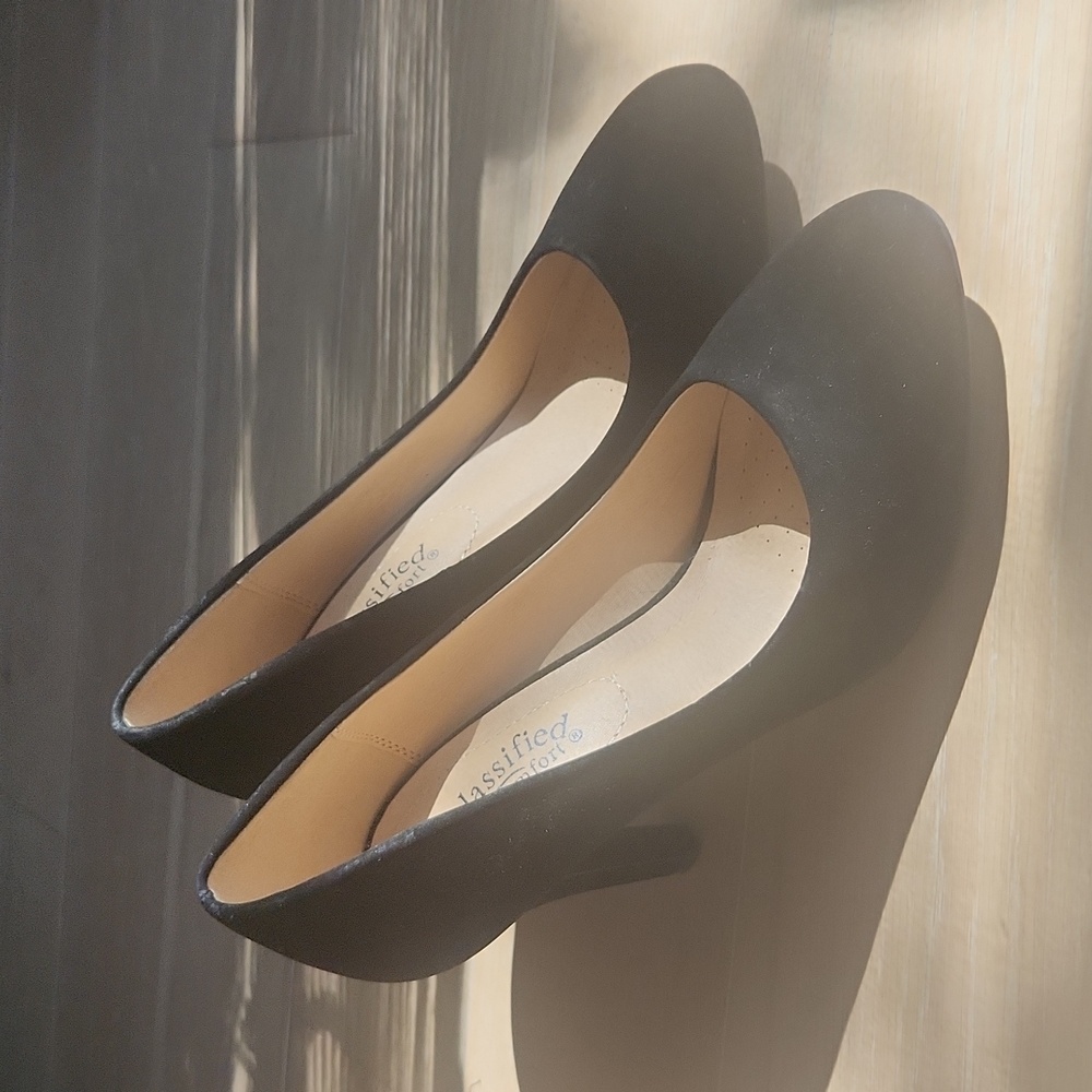 Perfect Black Pump - image 2